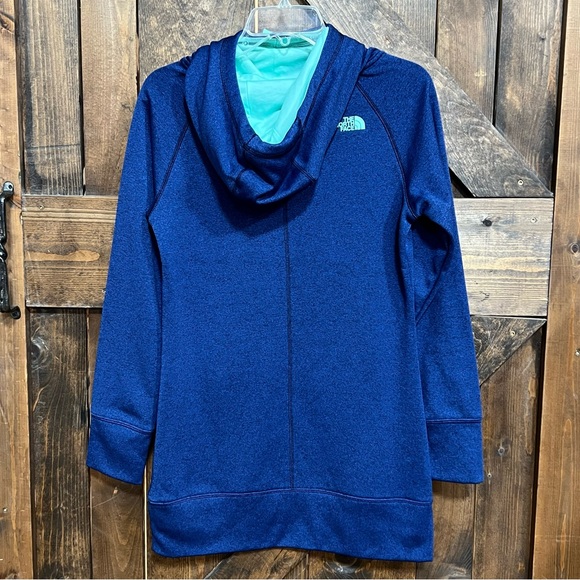 EUC The North Face hoodie - Picture 4 of 6
